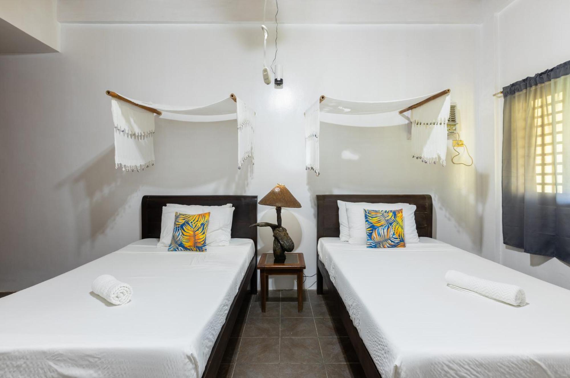 Nabulao Beach Resort Hinoba-an Екстериор снимка