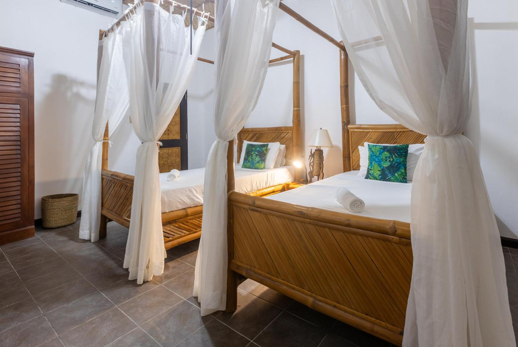 Nabulao Beach Resort Hinoba-an Екстериор снимка